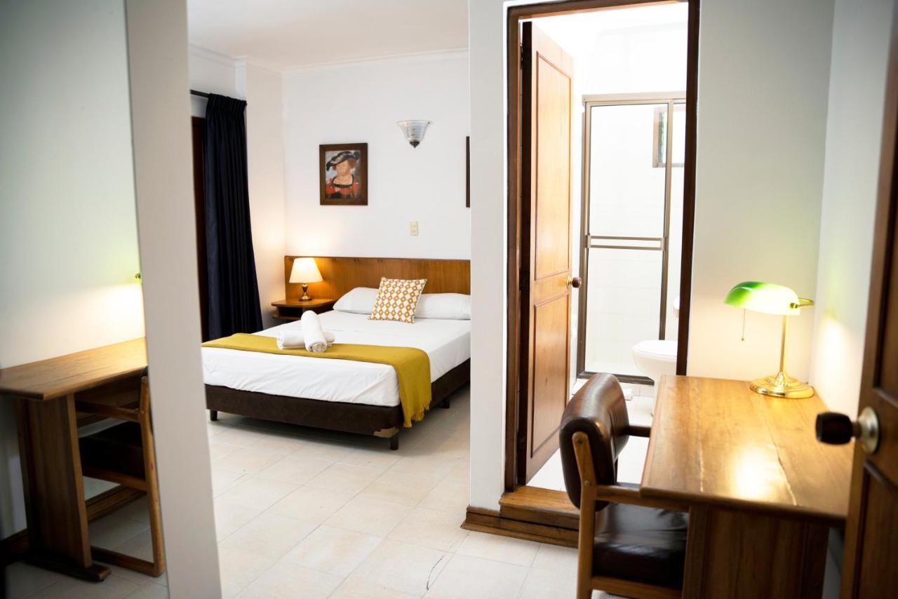 Casa Rosales Hotel เมเดยิน ภายนอก รูปภาพ
