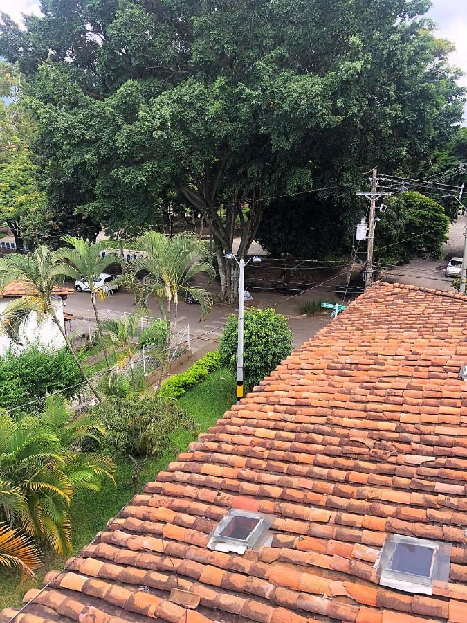 Casa Rosales Hotel เมเดยิน ภายนอก รูปภาพ