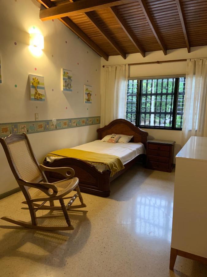 Casa Rosales Hotel เมเดยิน ภายนอก รูปภาพ