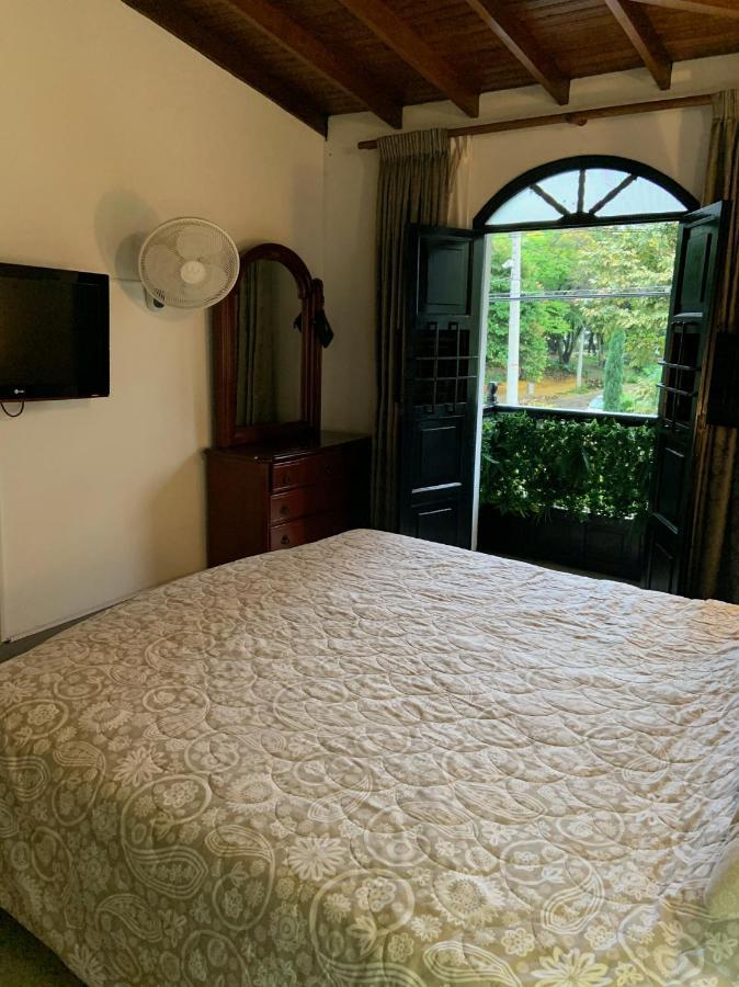 Casa Rosales Hotel เมเดยิน ภายนอก รูปภาพ