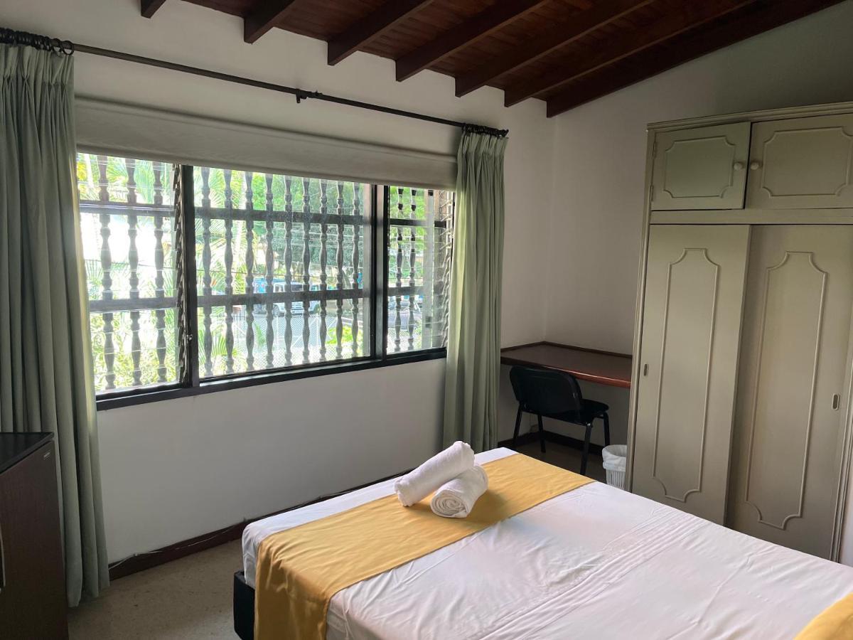 Casa Rosales Hotel เมเดยิน ภายนอก รูปภาพ